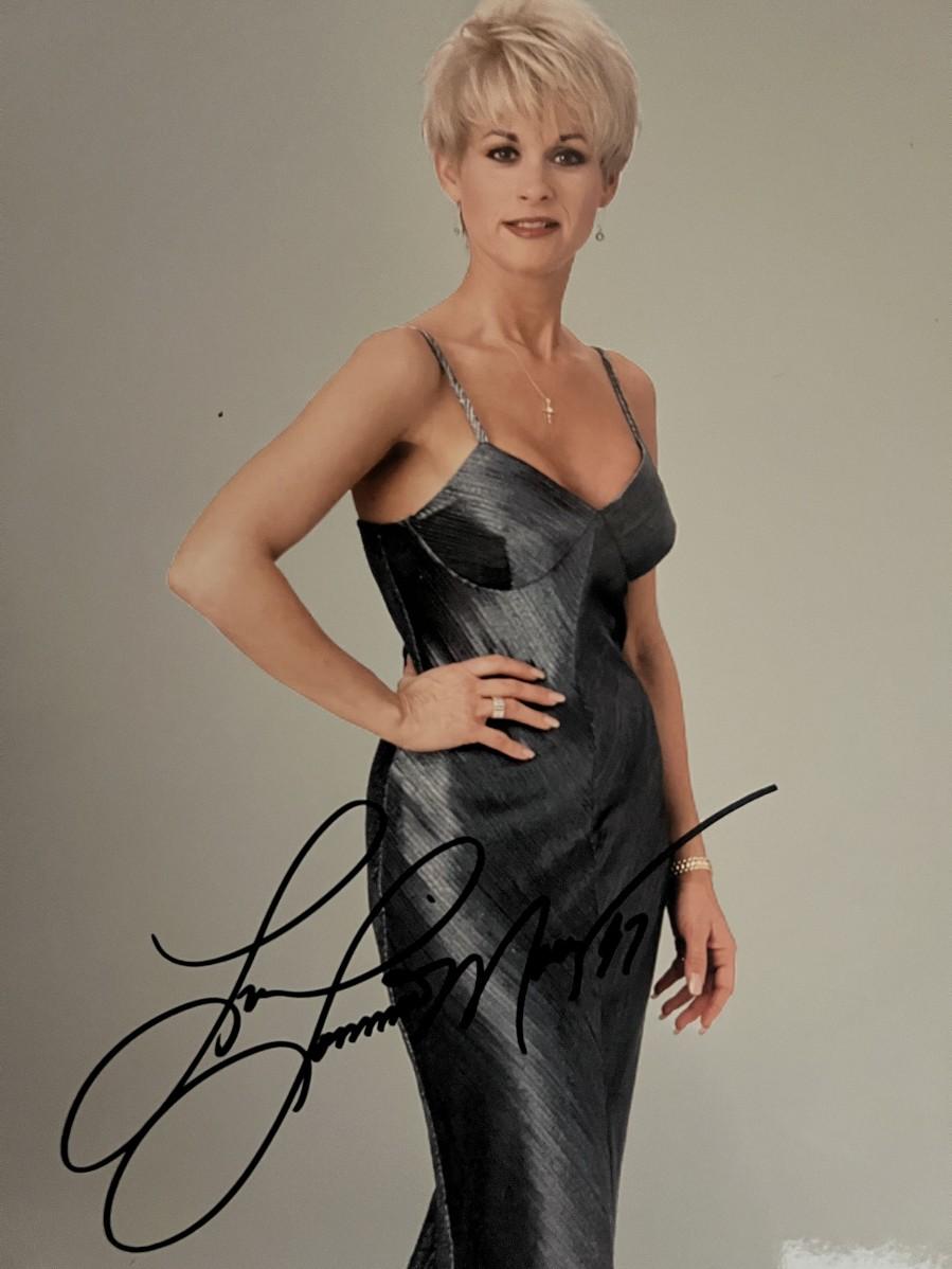 Lorrie Morgan signed photo | EstateSales.org