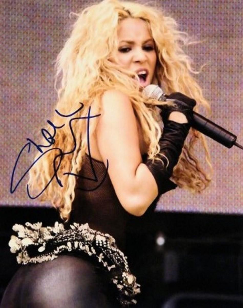 Shakira signed autographed photo wild hair COA hologram main image 0