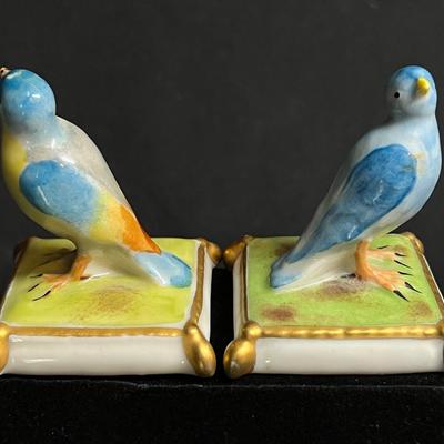 Porcelaine de Paris Pair of Bird Figurines Crossed Feather marks