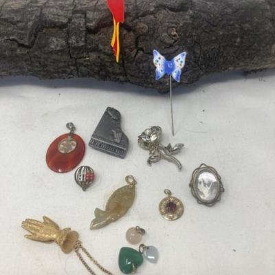 Lot of costume jewelry