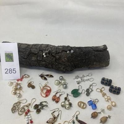 Lot of Earrings
