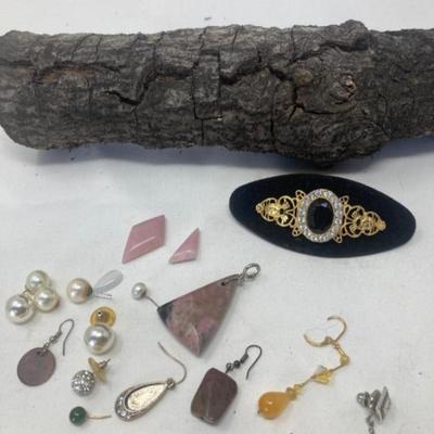 Lot of miscellaneous jewelry