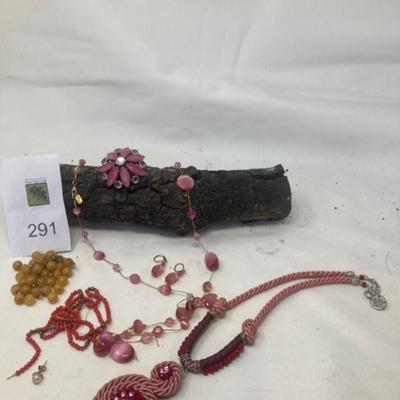 Lot of costume jewelry including broken pieces