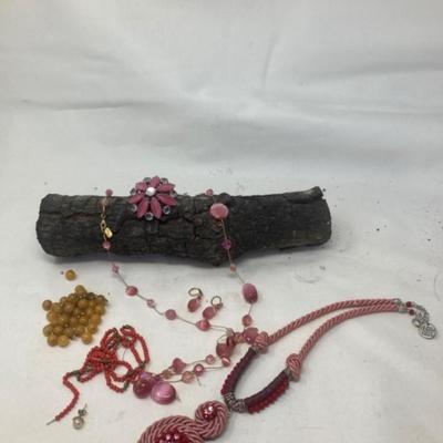 Lot of costume jewelry including broken pieces