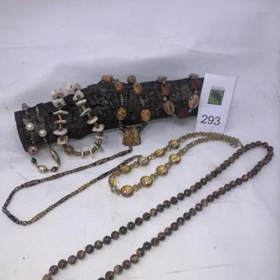 Lot of costume jewelery
