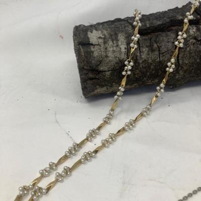 Lot of costume jewelery