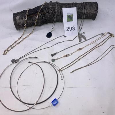 Lot of costume jewelery