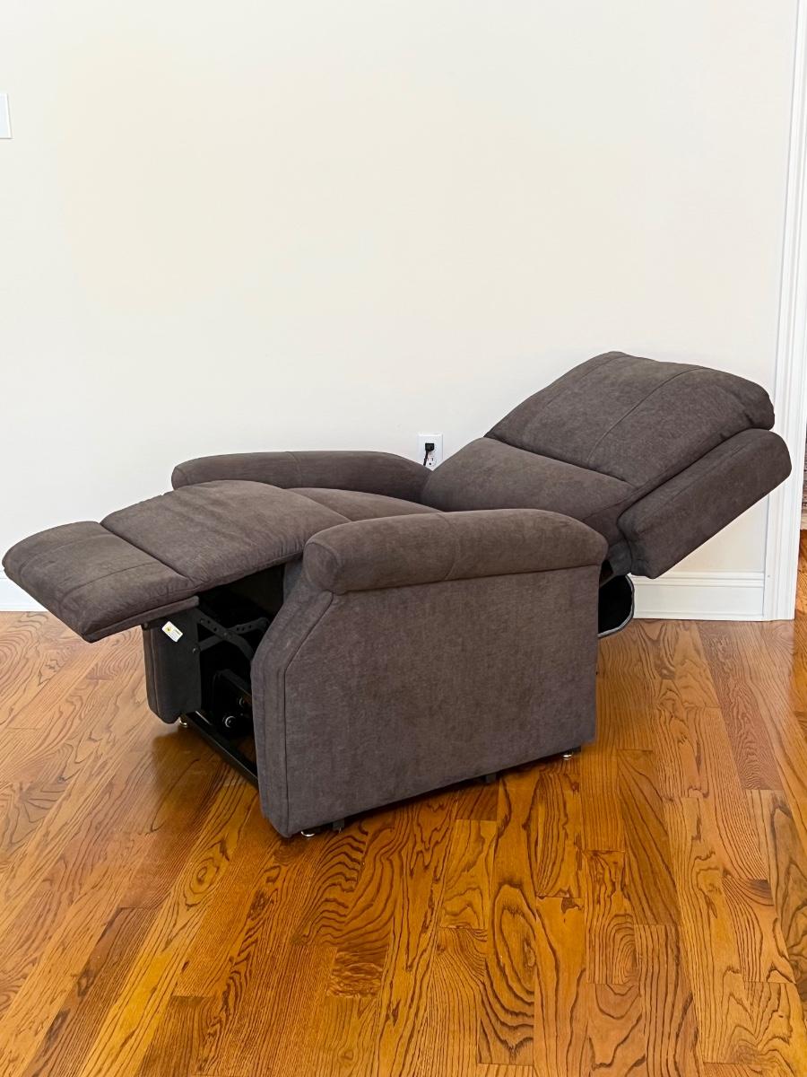 MOTOMOTION Reclining Lift Chair