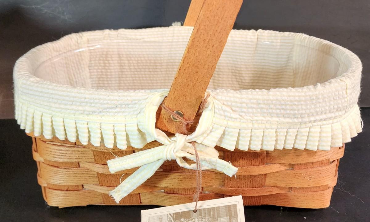 LOT 28 Peterboro and Longaberger baskets with cloth liners, lil