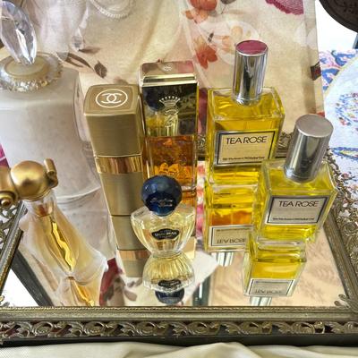 LOT 11  GROUP DESIGNER PERFUMES CHANEL NO 5 GUERLAIN SHALIMAR VINTAGE VANITY SET