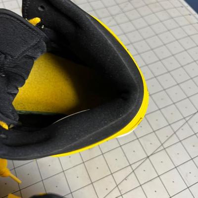 air jordan yellow and black