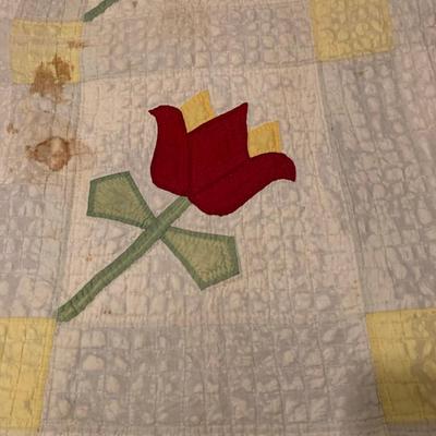 Hand sewn quilt w tulip flower design