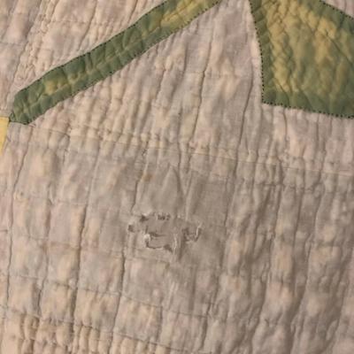 Hand sewn quilt w tulip flower design