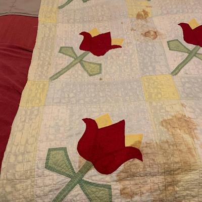 Hand sewn quilt w tulip flower design