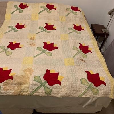 Hand sewn quilt w tulip flower design