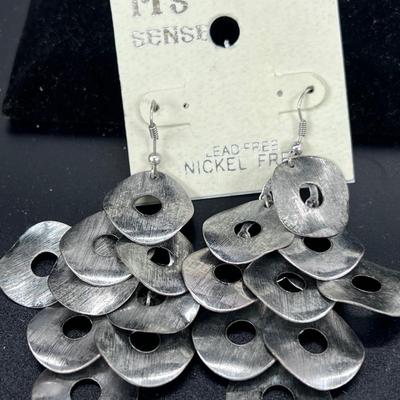 Shoe clips, pins, earrings, pin