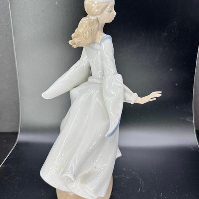 Lladro "Cinderellaâ€™s Lost Slipper "