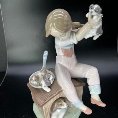 lladro 7621  "Pick of the litter" Figurine