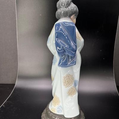 LLADRO Porcelain Figurine #4989 Japanese Sayonara