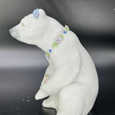 lladro "Resting Polar bear with flowers"