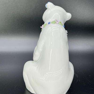 lladro "Resting Polar bear with flowers"