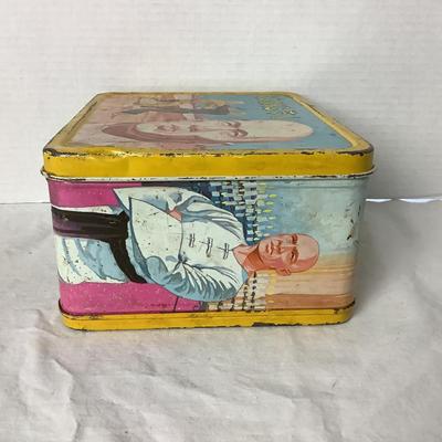 788 Vintage KUNG FU Metal Lunch Box As-Is