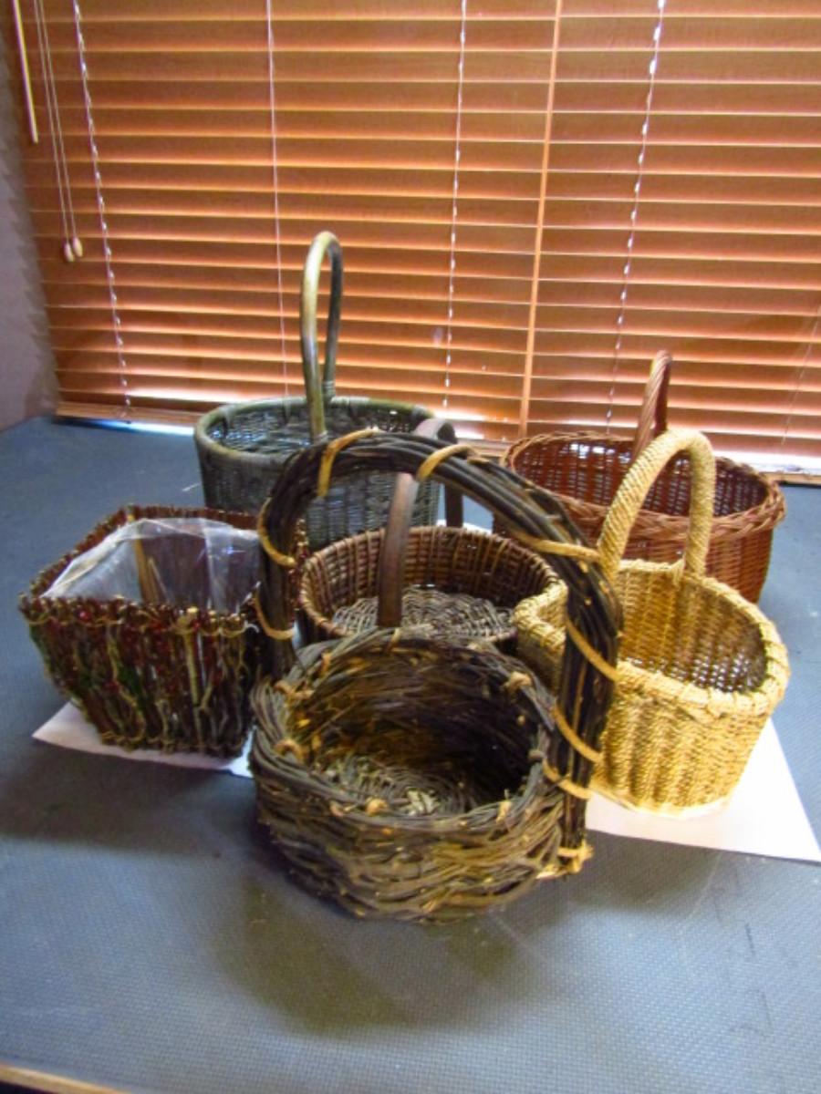 Group of Assorted Baskets Baskets 9 (G)