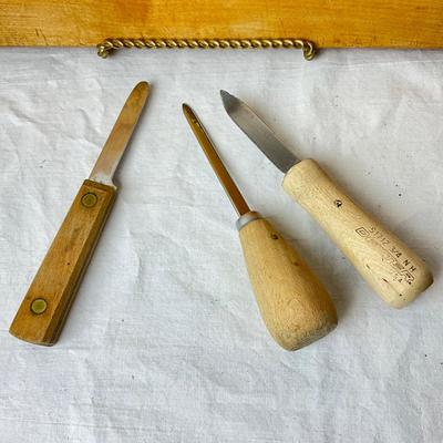 767 Three Vintage Oyster Knives R. Murphy , Dexter, Morty with Cutting Board