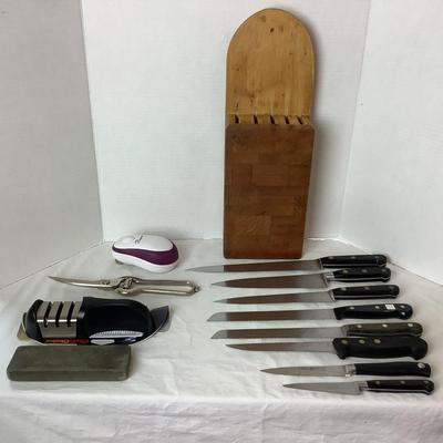 768 Henckels Knife Block Wall Hanging with Chefs Choice Sharpener and Cutting Board