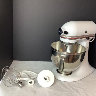 769 Kitchen Aid White Mixer with Two Bowls and Attachments with Cover