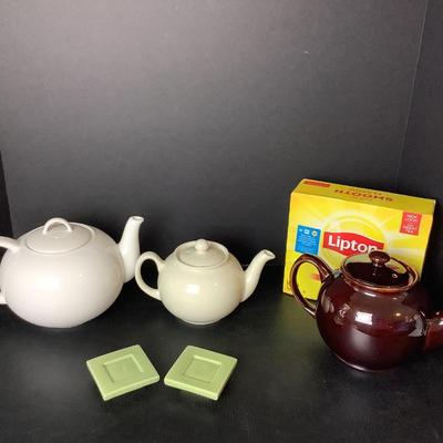 758 Ceramic Brown Sadler England Teapot Lot With 12  White Threshold Mugs