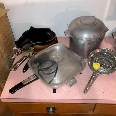 Pots and appliance lot