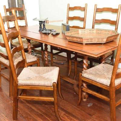 Dining Room Table with 6 chairs