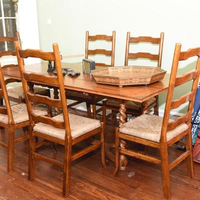 Dining Room Table with 6 chairs