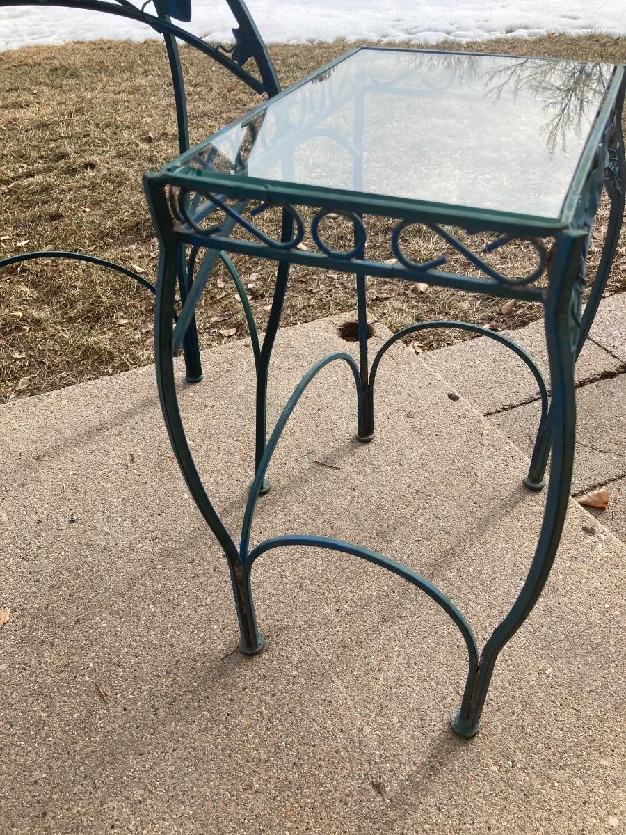 OUTDOOR NESTING TABLES WITH A FLORAL ACCENT