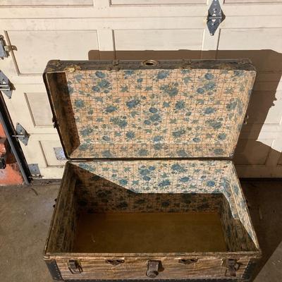 Steamer trunk with faux holiday flowers