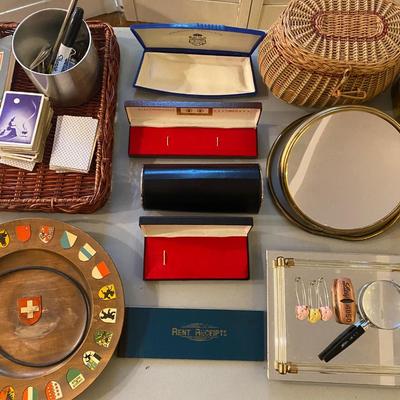 Misc. lot with empty jewelry boxes, Bulgari glass case and more