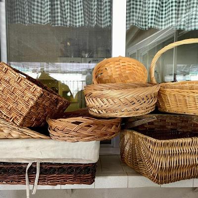 LOT 22  GROUP LOT OF 10 BASKETS VARIOUS SIZES & SHAPES