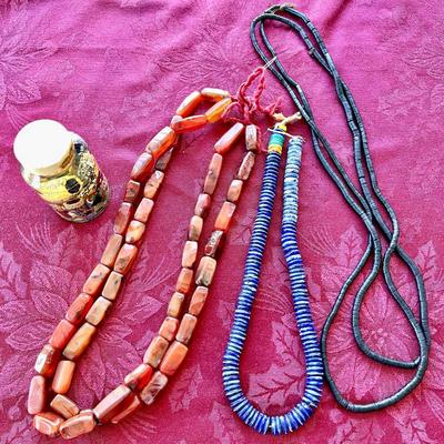 LOT 22  VINTAGE BEADS AGATE HEISHI MILLE FIORI AFRICAN TRADE BEADS  JEWELRY MAKING