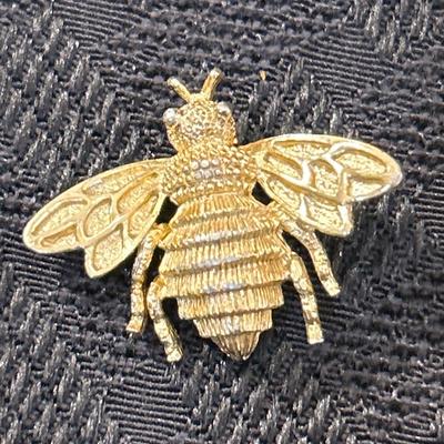 1975 Vintage Signed Avon Bumble Bee Gold Tone Pin Brooch 1.375