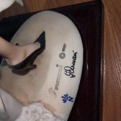 Giuseppe Armani "Lady w/ Peacock" Figurine 19.5" 385F Signed