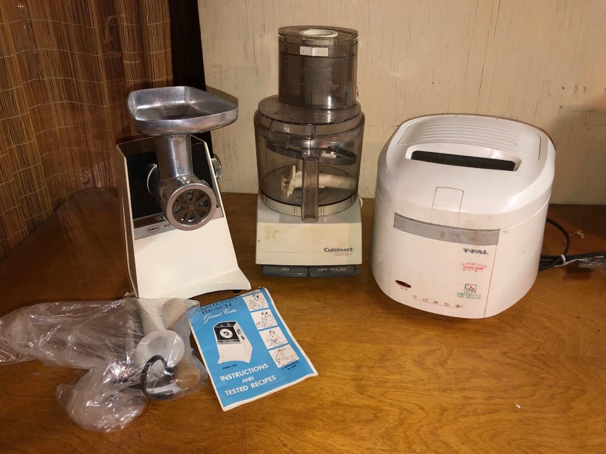 LOT293M Vintage Hamilton Beach Gourmet Center Model 223, Cuisinart Custom 11 Food Processor