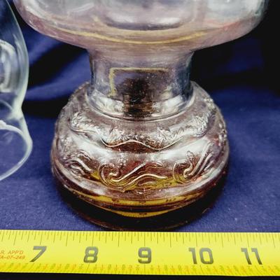 BEAUTIFUL VINTAGE OIL LAMP WITH GLASS SHADE