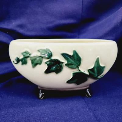 VINTAGE FOOTED IVY CERAMIC PLANTER