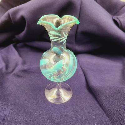 LIGHT WEIGHT HAND BLOWN SWIRL PATTERN GLASS VASE