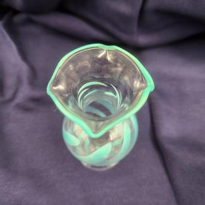 LIGHT WEIGHT HAND BLOWN SWIRL PATTERN GLASS VASE