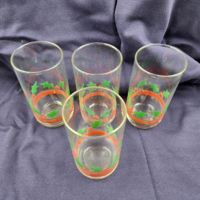 VINTAGE LIBBEY HOLLY & BERRY COLLECTABLE GLASSES