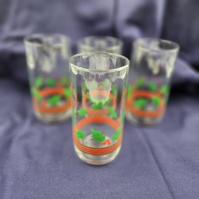 VINTAGE LIBBEY HOLLY & BERRY COLLECTABLE GLASSES