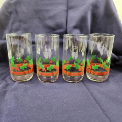 VINTAGE LIBBEY HOLLY & BERRY COLLECTABLE GLASSES