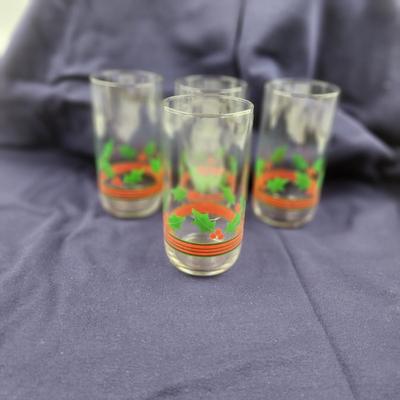 VINTAGE LIBBEY HOLLY & BERRY COLLECTABLE GLASSES